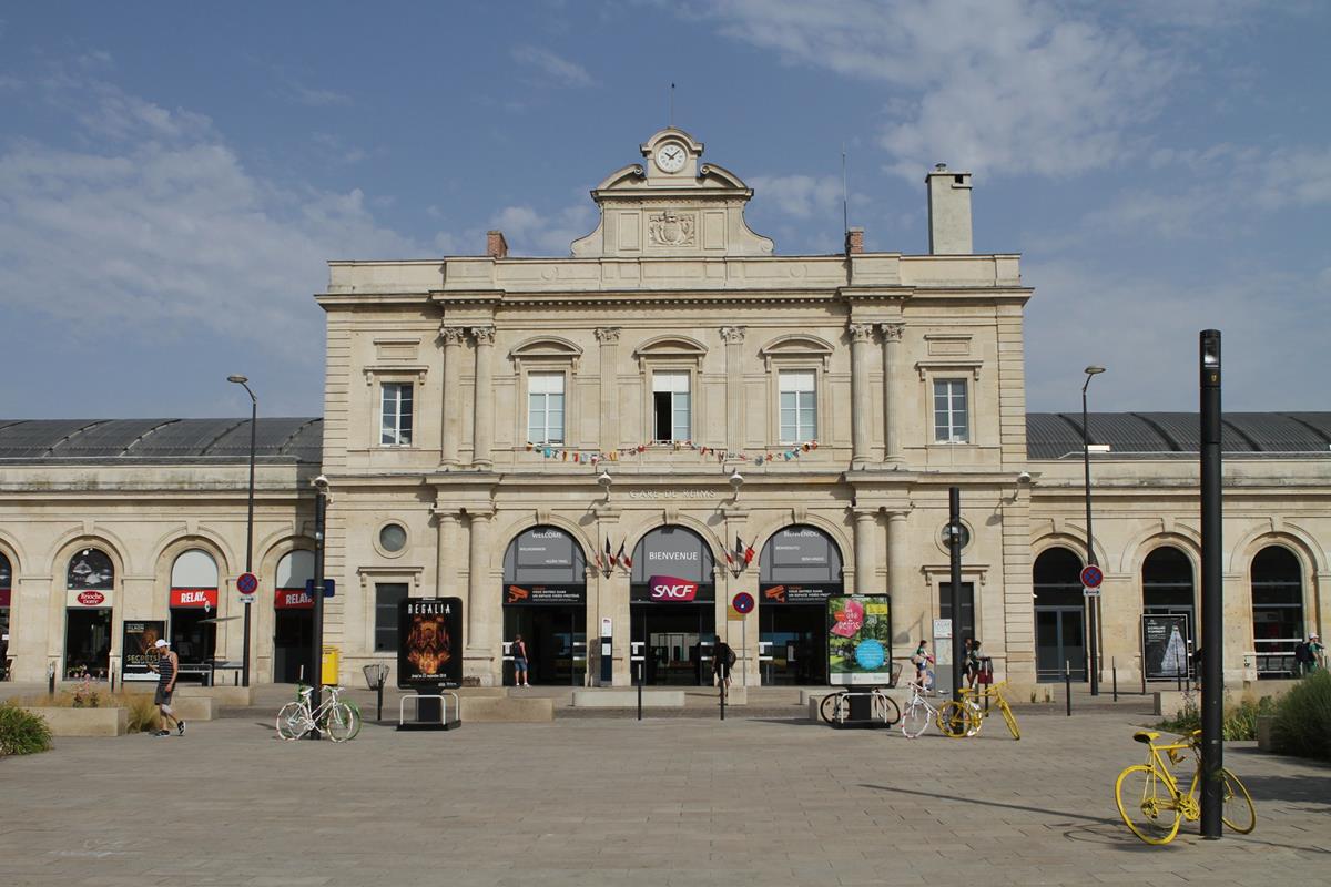 Place aux artisans de la gare de Reims