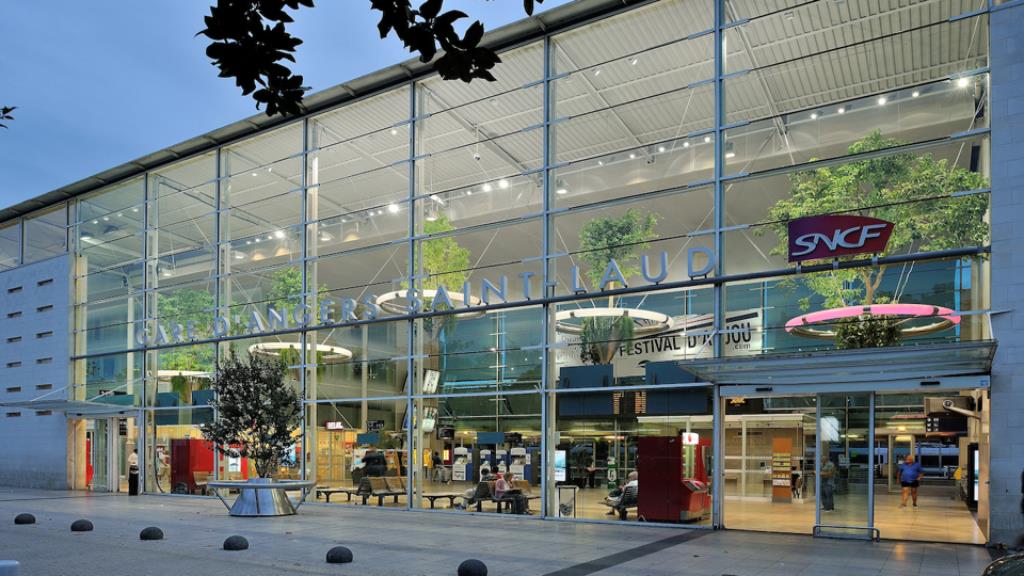 Place aux artisans de la gare d'Angers