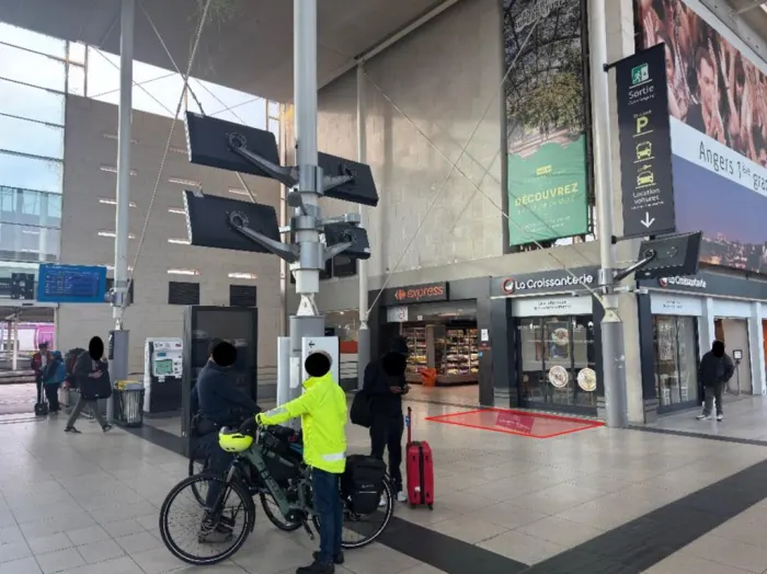 Place aux artisans de la gare d'Angers